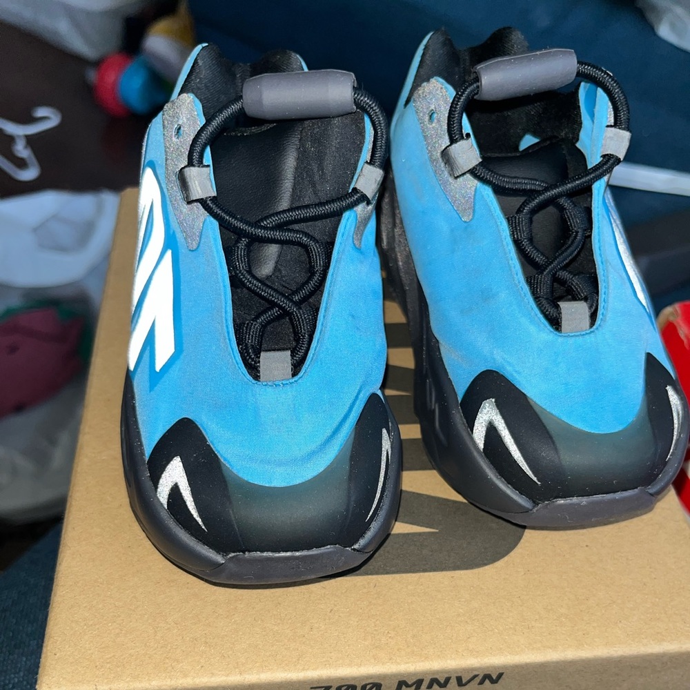 Yeezy 700 MVN Infant/Toddler size 6K